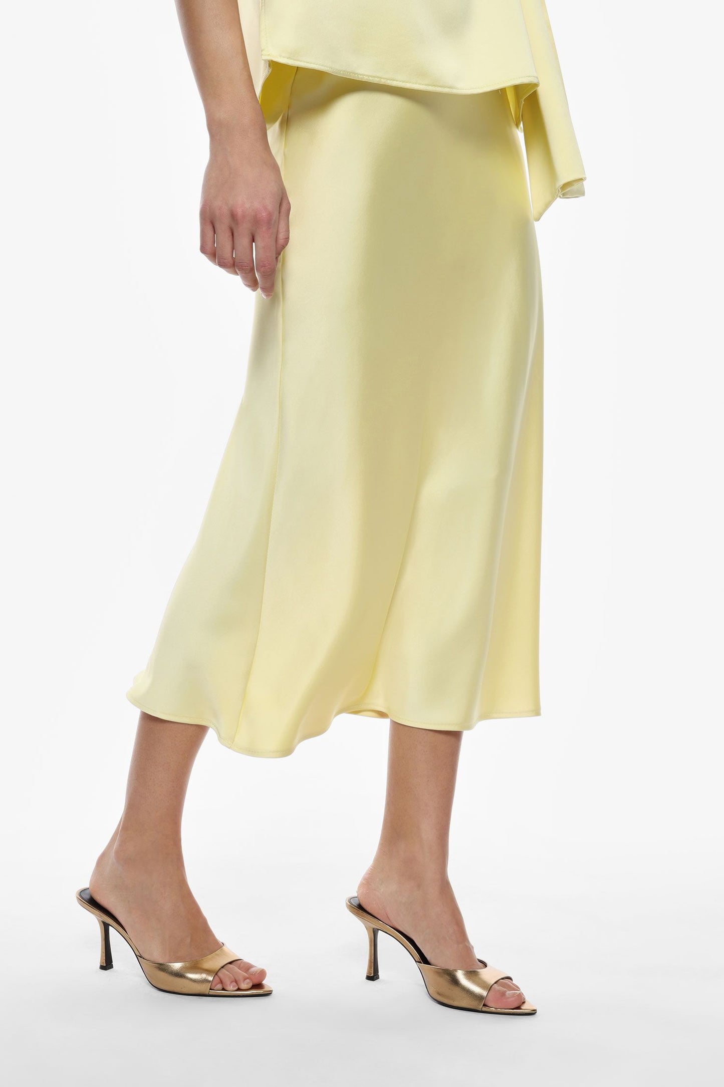 Midiskjørt, enkelt, utsvingt med medium midje