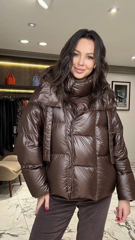 Kort dunjakke med maxi-hette