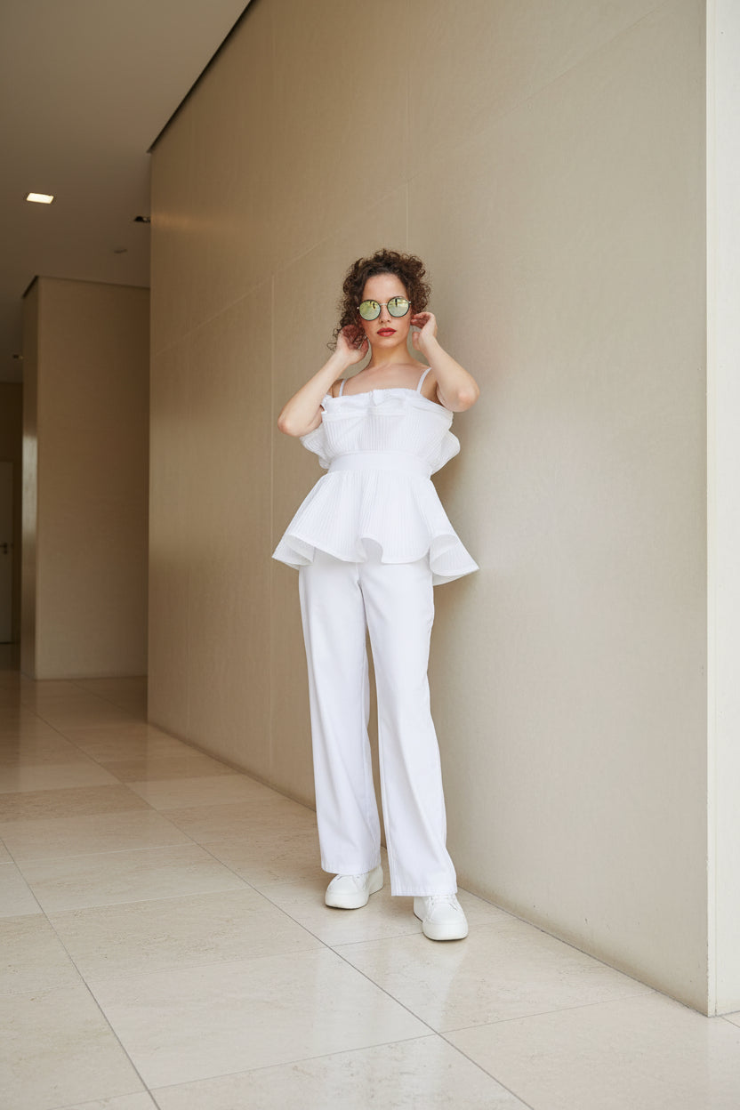 Elegant Jumpsuit med Peplum og Vide Ben — Hvit