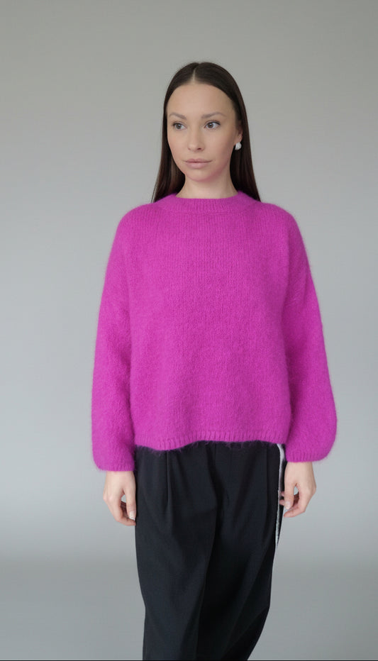 Genser med brede og voluminøse ermer