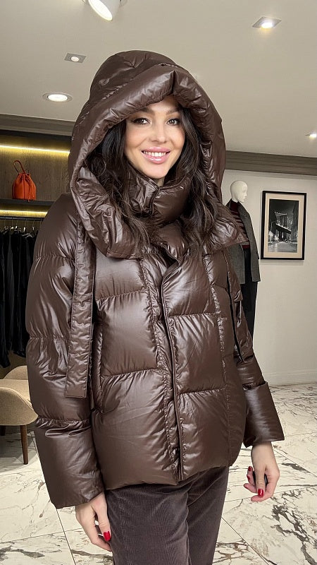 Kort dunjakke med maxi-hette