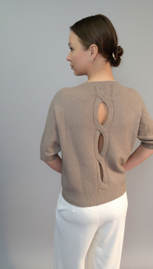 Genser med designutskjæring på ryggen
