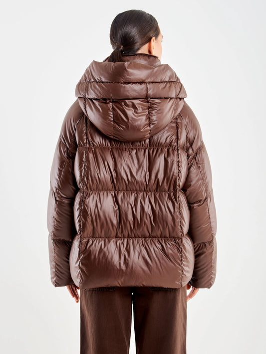 Kort dunjakke med maxi-hette