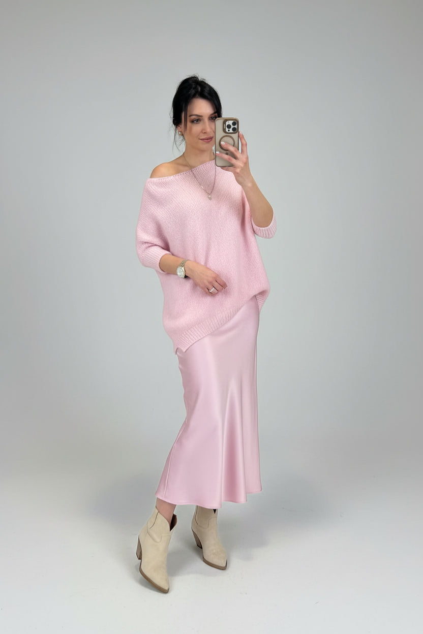 Midi utsvinget skjørt i ensfarget stoff med middels høyt liv