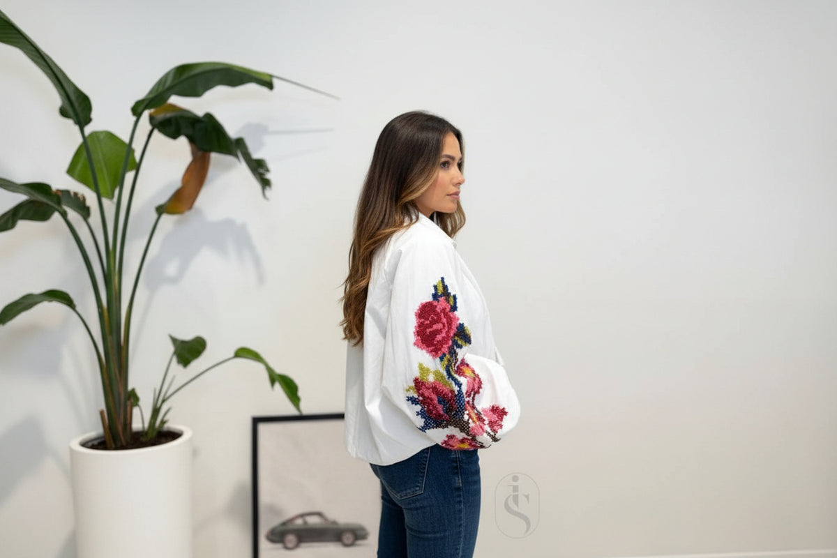 Oversized Bomullsskjorte med Ballongfald og Rosebroderi