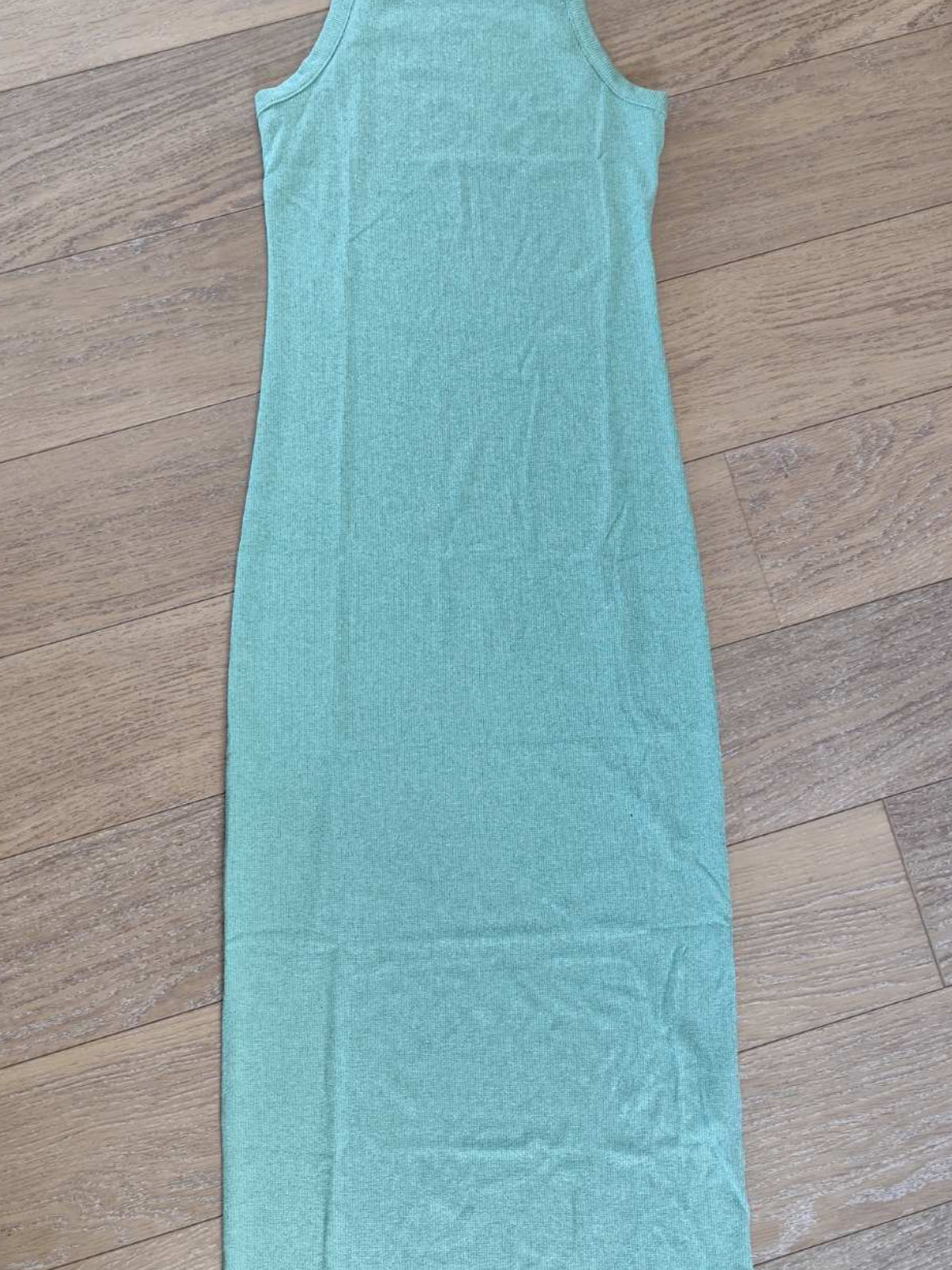 Ribbestrikket Halterneck-kjole med Lurex