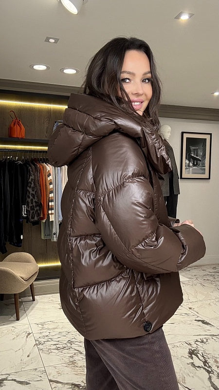 Kort dunjakke med maxi-hette