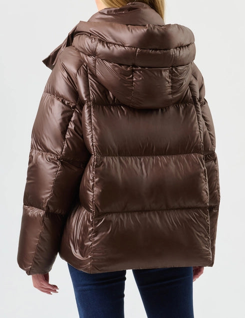 Kort dunjakke med maxi-hette