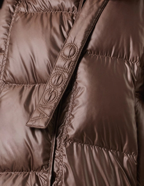 Kort dunjakke med maxi-hette