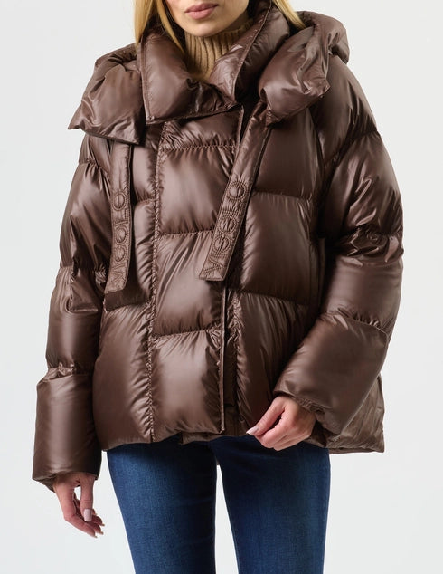 Kort dunjakke med maxi-hette